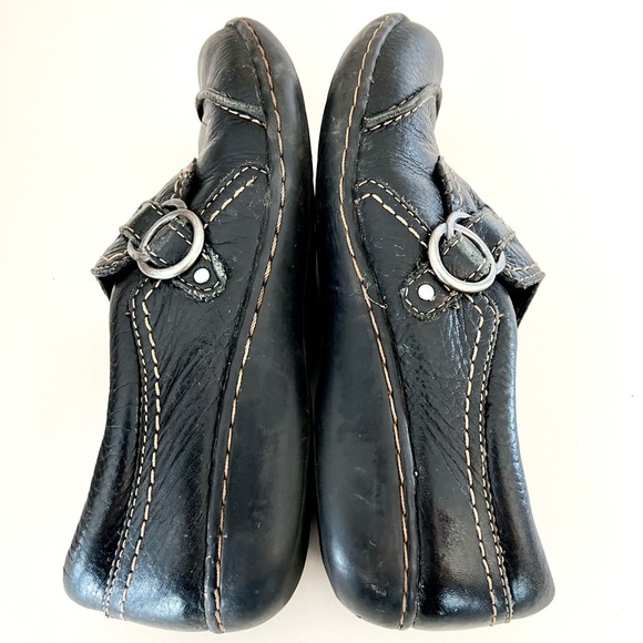 ❗️Sold❗️Clarks Slide On Leather Buckle Shoes - Picture 2 of 9